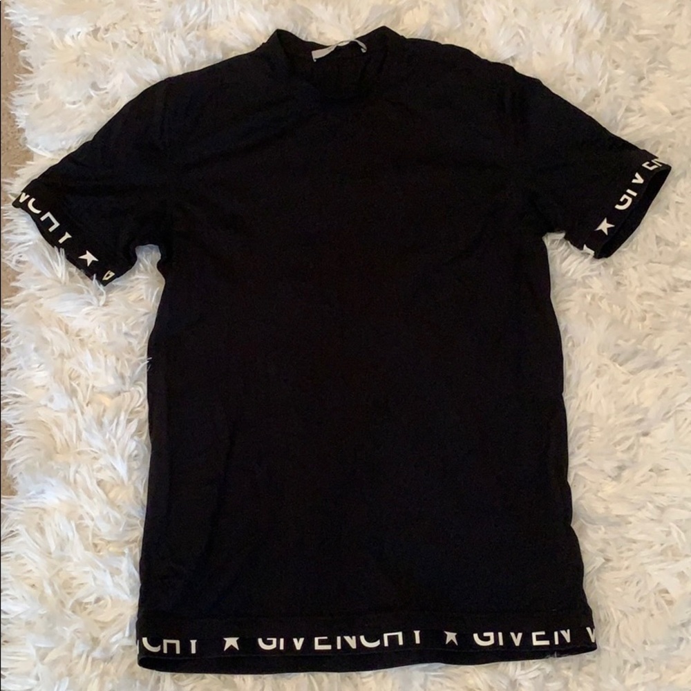 Men’s Givenchy T-shirt ⚜️